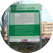 Senyal informativa de la Ronda Verda en planxa d’acer